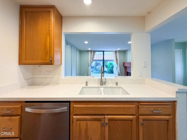 Detail Gallery Image 4 of 41 For 2262 Martinique Ln, Oxnard,  CA 93035 - 2 Beds | 2 Baths