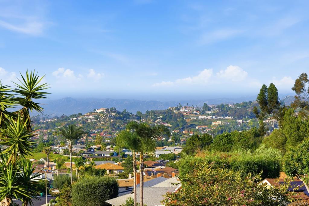 https://media.crmls.org/mediaz/82d99099-3fe5-4ead-8a79-40ab48f6cfaf.jpg?preset=X-Large