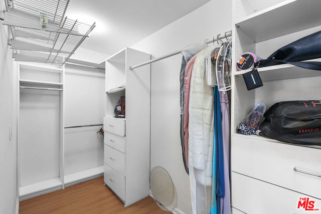 6213 Randi Avenue, Woodland Hills CA: https://media.crmls.org/mediaz/82d9c85a-e469-4069-9153-497a56006efa.jpg