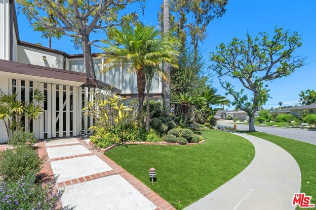 6505 S Halm Avenue, Los Angeles CA: https://media.crmls.org/mediaz/82d9e036-006d-4093-ba37-8b7334c873f1.jpg