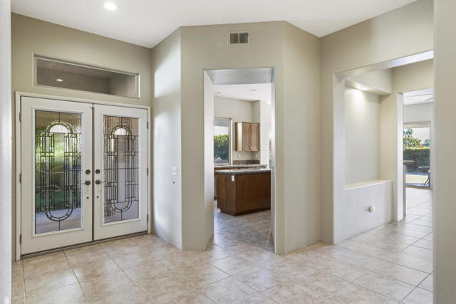 86 N Kavenish Drive, Rancho Mirage CA: https://media.crmls.org/mediaz/82d9f6b0-941c-4af5-b4c1-103f49cca989.jpg