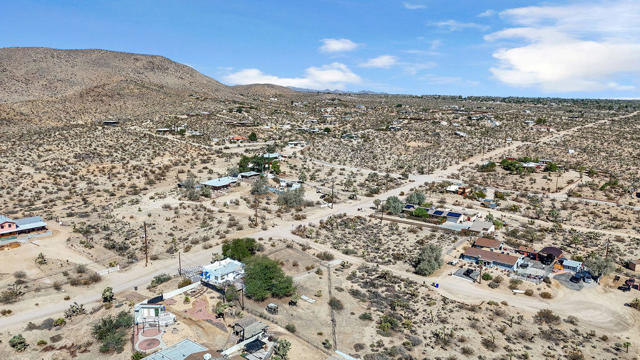 5797 Linda Lee Drive, Yucca Valley CA: https://media.crmls.org/mediaz/82dad729-a657-4a77-b0f1-db879e07a5cc.jpg