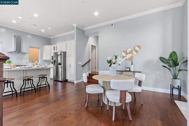 102 Barbara Rd, Orinda CA: https://media.crmls.org/mediaz/82db0503-f72f-469d-86ee-8a0fce7fa490.jpg