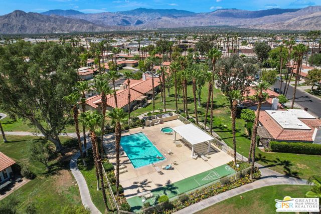 75190 Via Manzano, Palm Desert CA: https://media.crmls.org/mediaz/82dc6c35-b28c-4c30-8197-32a45b026e6d.jpg