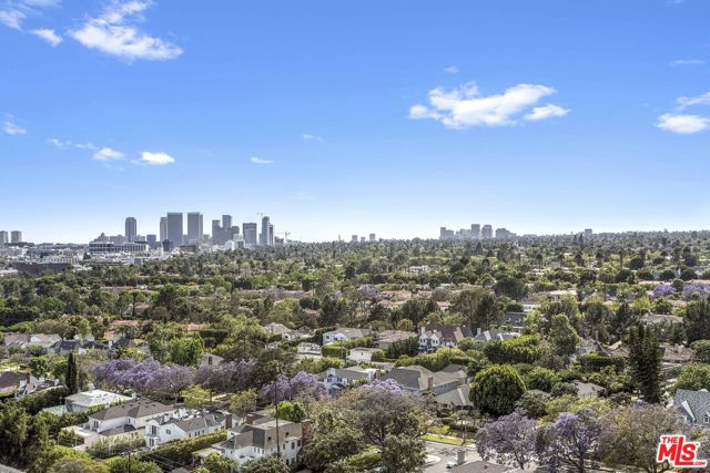 838 N Doheny Drive, West Hollywood CA: https://media.crmls.org/mediaz/82dcfdd4-d8d0-4d10-9aa5-f1bbb4ee0317.jpg