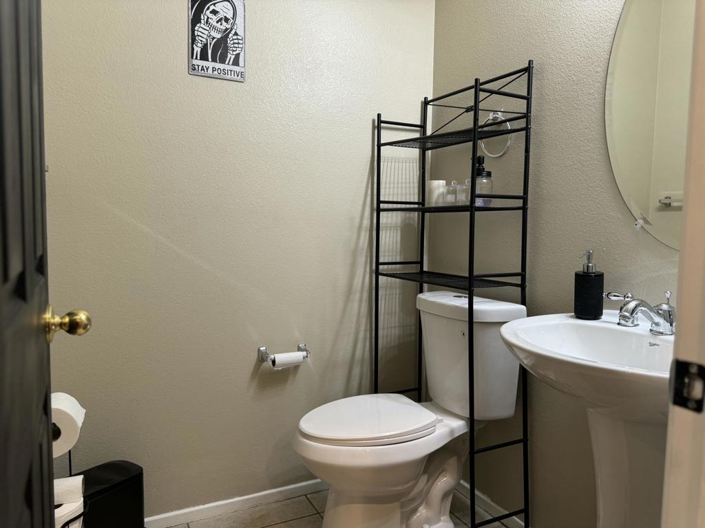 https://media.crmls.org/mediaz/82dd1d65-bb8a-4772-9af6-351663f79cad.jpg?preset=X-Large