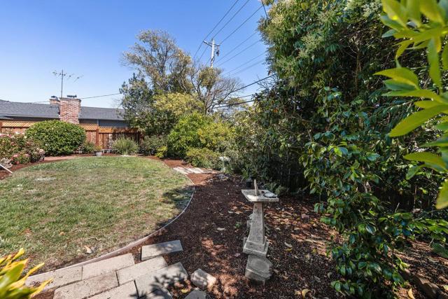 1202 Woodland Drive, San Mateo CA: https://media.crmls.org/mediaz/82dd5436-4e82-490f-a9e5-3473843df364.jpg