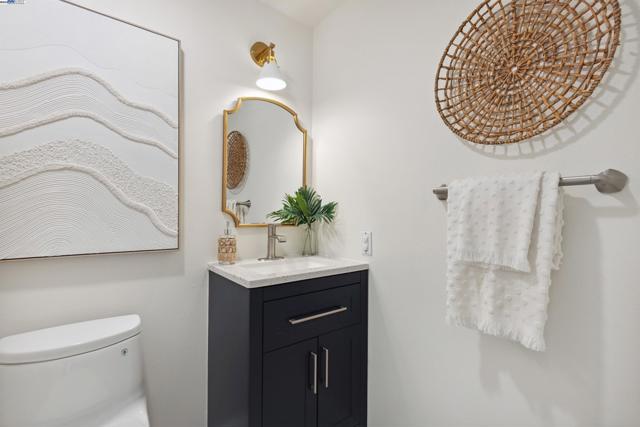 1687 Silverwood Ct, Danville CA: https://media.crmls.org/mediaz/82dd8ffe-ddc6-46b0-811f-3dad9d5a682a.jpg