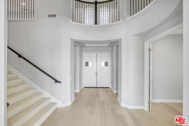 20326 W Liverpool Way, Porter Ranch CA: https://media.crmls.org/mediaz/82de0787-3b4f-40ff-a115-4638c2eb8862.jpg