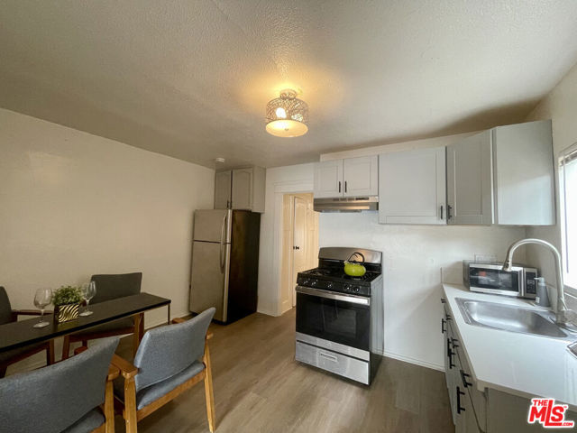 223 Lake Shore Terrace, Los Angeles CA: https://media.crmls.org/mediaz/82def6cc-1572-4d20-8f4e-2c8f4e99f031.jpg