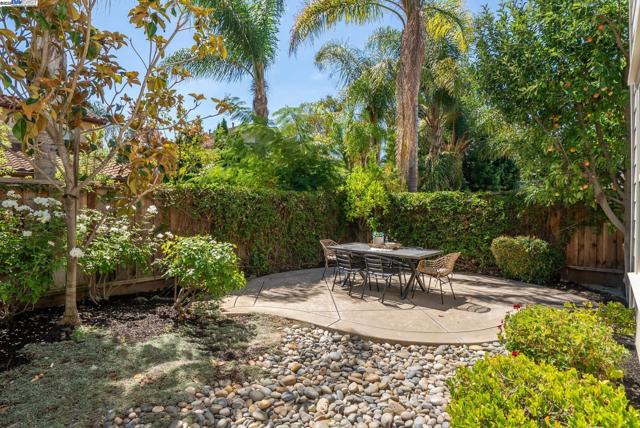 3633 Terrazzo Ct, Pleasanton CA: https://media.crmls.org/mediaz/82df47d9-e4c1-4def-b4da-a569be103bce.jpg