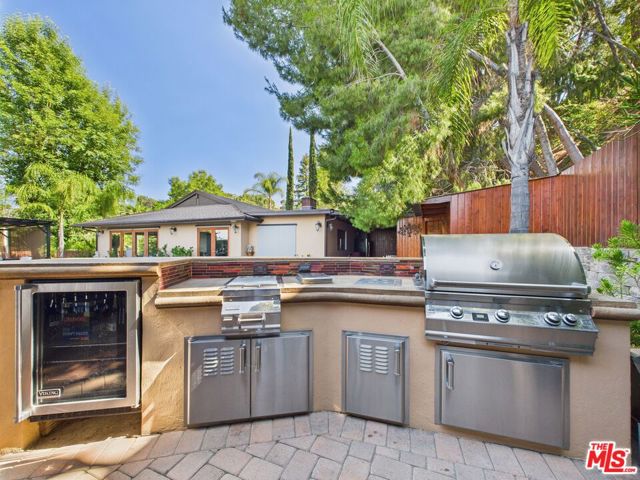 4723 Dunas Lane, Tarzana CA: https://media.crmls.org/mediaz/82df4d4c-1c5c-4335-86b4-ed2da57b1d19.jpg