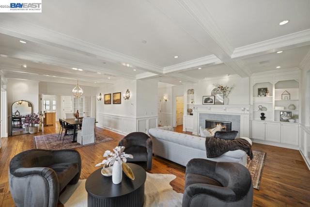 Image 14 of 60 For 5280 Sheridan Rd