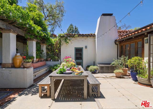350 N Cliffwood Avenue, Los Angeles CA: https://media.crmls.org/mediaz/82df67c1-d066-492f-82cd-5ea3a486c296.jpg