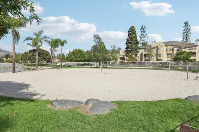 2077 Lakeridge Circle, Chula Vista CA: https://media.crmls.org/mediaz/82df9609-0291-45ff-83de-7e4e7b39e7d8.jpg