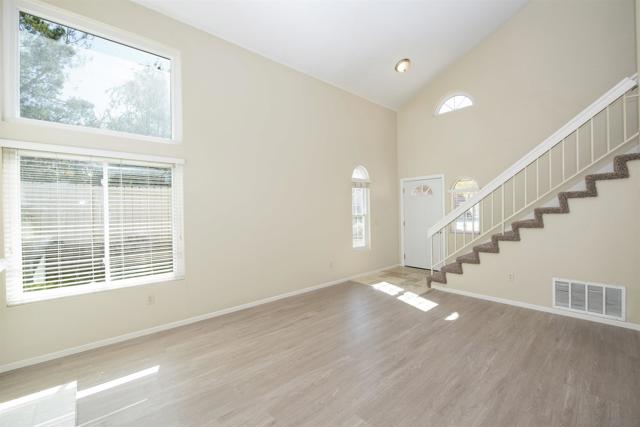 630 Thunder Gln, Escondido CA: https://media.crmls.org/mediaz/82e17567-ce68-46bf-b9cb-b5b8262d033a.jpg