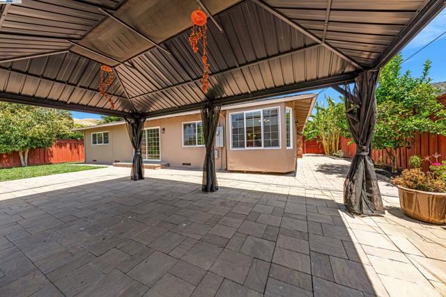 41917 Camino Santa Barbara, Fremont CA: https://media.crmls.org/mediaz/82e18f38-f967-46f3-8811-6f9d0e4fa4d1.jpg