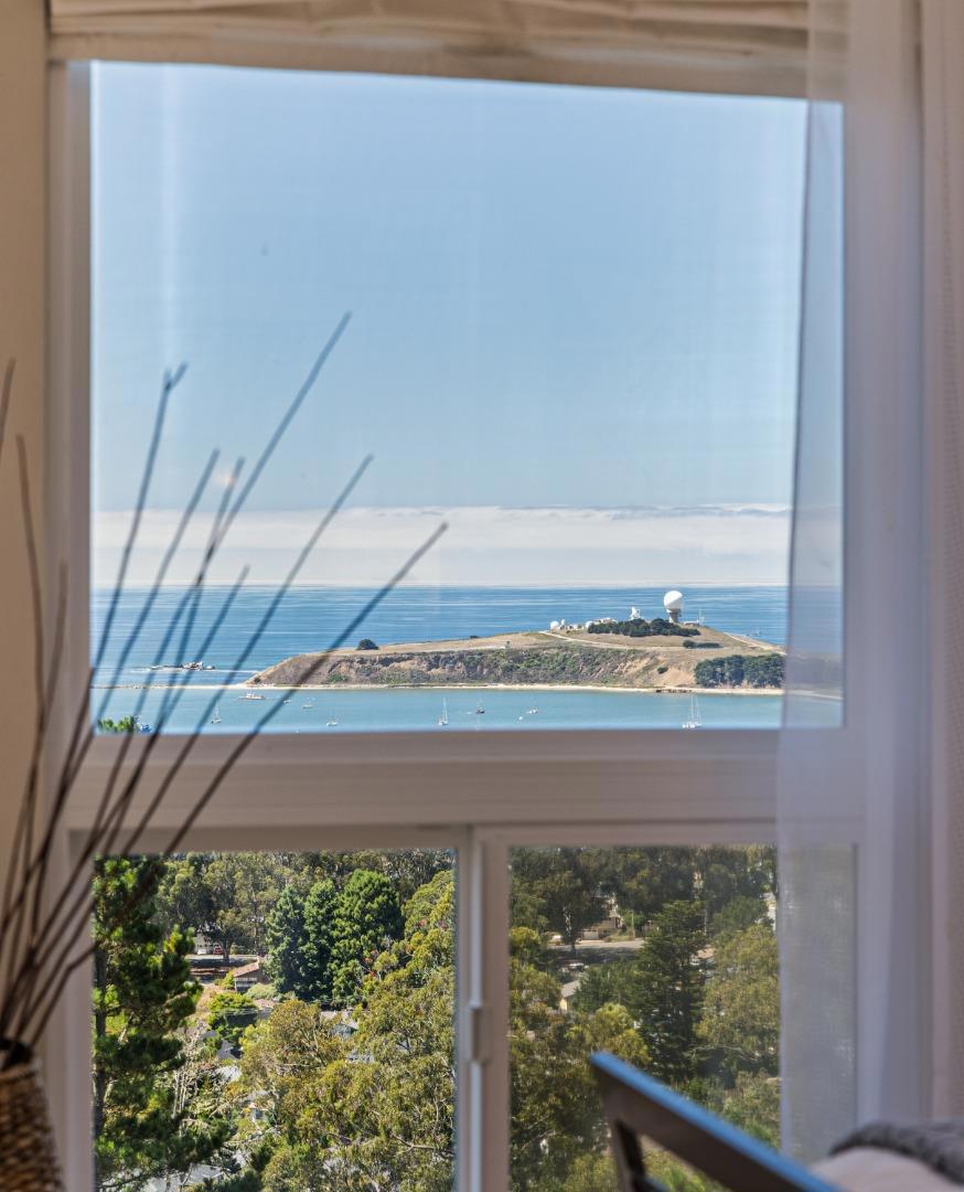https://media.crmls.org/mediaz/82e1ae4b-e047-4f69-815d-ece9da67567a.jpg?preset=X-Large