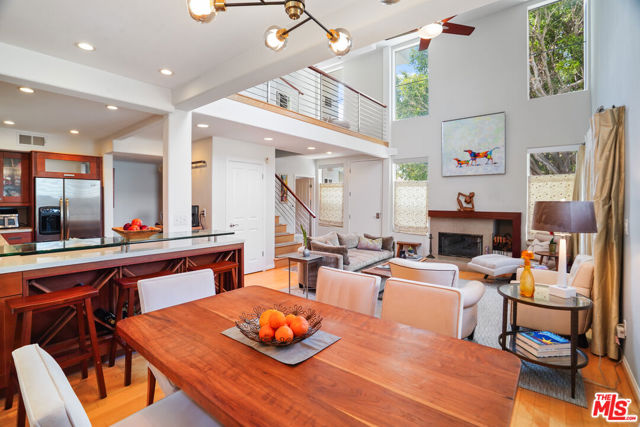 1533 18th Street, Santa Monica CA: https://media.crmls.org/mediaz/82e1e0bd-eee0-4b63-b23d-4f3d6ef74086.jpg