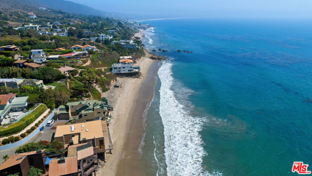 32060 Pacific Coast Highway, Malibu CA: https://media.crmls.org/mediaz/82e20404-8869-4e3c-b298-be15168e36df.jpg
