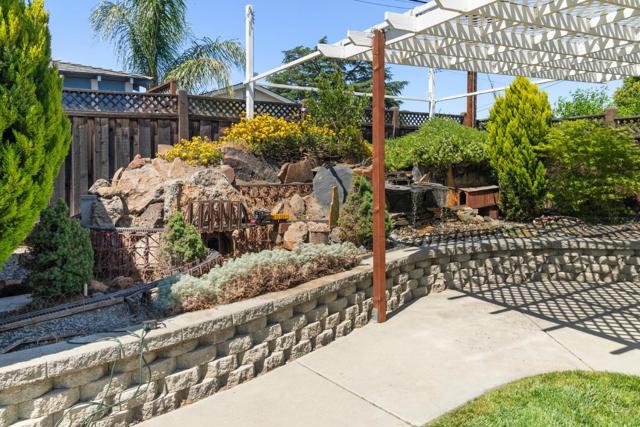 485 Sioux Lane, San Jose CA: https://media.crmls.org/mediaz/82e21a31-4a06-4089-a5fb-d59c3389d0fc.jpg