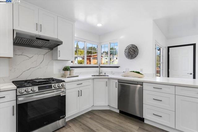 Image 11 of 49 For 5301 Brann St