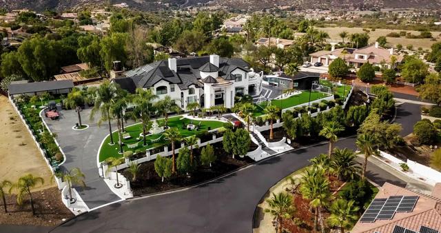 733 CLAYBURN CT, Alpine CA: https://media.crmls.org/mediaz/82e27d0e-7c22-4265-baa5-58f1f6fe92e9.jpg