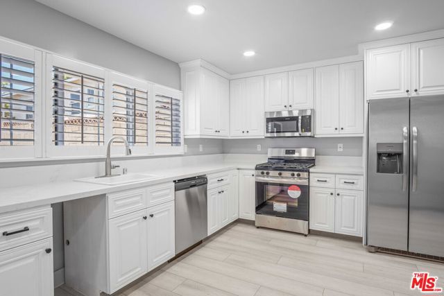 8322 Colegio Drive, Los Angeles CA: https://media.crmls.org/mediaz/82e2beb4-62a6-4094-b8ea-5e0d0aeb95d6.jpg