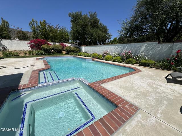 1142 Earlham Court, Oak Park CA: https://media.crmls.org/mediaz/82e390e4-dc7a-42d2-b63a-76cc89b49c5c.jpg