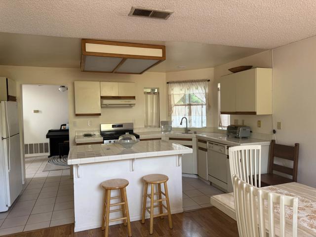Detail Gallery Image 7 of 15 For 1826 via Cuarto, Oceanside,  CA 92056 - 3 Beds | 2 Baths