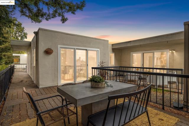 385 Jayne Ave, Oakland CA: https://media.crmls.org/mediaz/82e4ae00-f71c-43a5-aac6-0832243a260c.jpg