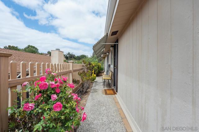 1831 Nova Gln, Escondido CA: https://media.crmls.org/mediaz/82e4d0af-750f-4695-9d59-72bb02a0373b.jpg