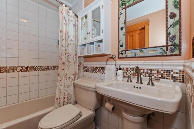 42400 Eagle Ridge, Big Bear CA: https://media.crmls.org/mediaz/82e515f8-d57b-4738-8785-4d9bcb463047.jpg