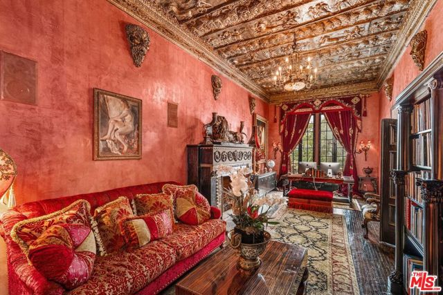 4320 Cedarhurst Circle, Los Angeles CA: https://media.crmls.org/mediaz/82e5af55-eccc-4e84-a23d-135b147aa714.jpg
