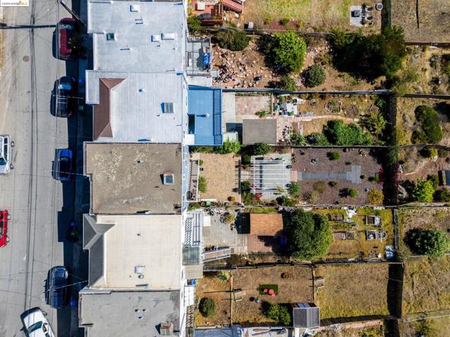 Image 44 of 49 For 271 Montana St