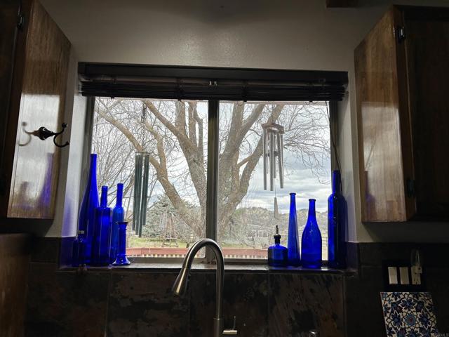 Detail Gallery Image 3 of 36 For 18461 Santa Anita St, Tehachapi,  CA 93561 - 3 Beds | 2 Baths