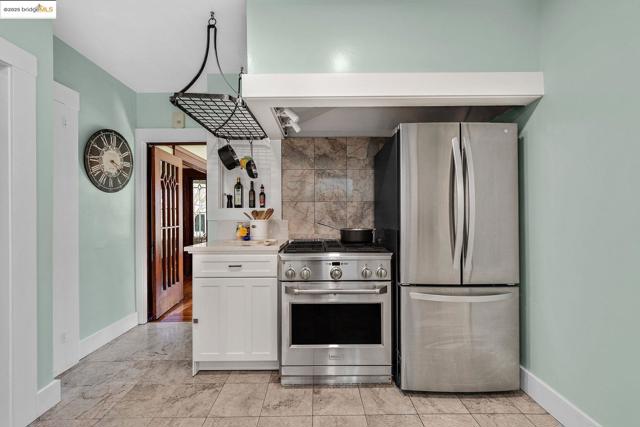 1047 Ranleigh Way, Piedmont CA: https://media.crmls.org/mediaz/82e6c7e7-fe50-4116-960c-a8869f9aa0a9.jpg