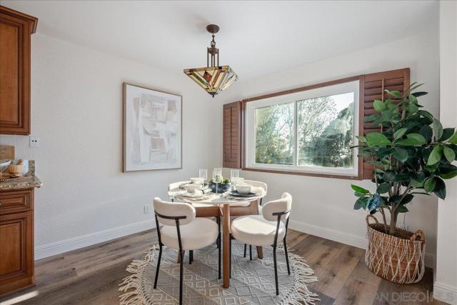 721 Buena Tierra Way, Oceanside CA: https://media.crmls.org/mediaz/82e6f97c-6249-4f3c-acc6-f1e856eed24b.jpg