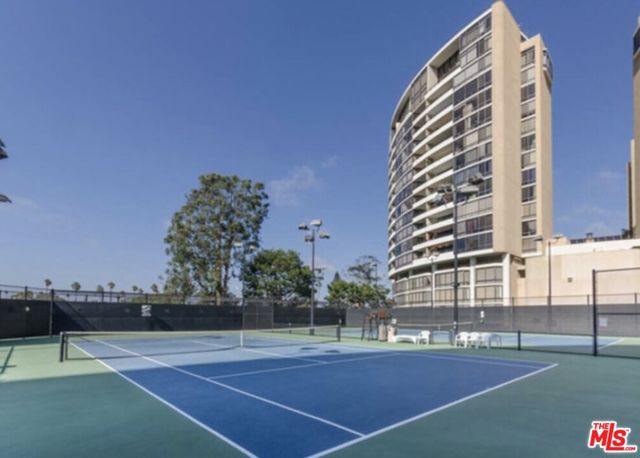 4337 Marina City Drive, Marina del Rey CA: https://media.crmls.org/mediaz/82e7892a-25d4-452b-9558-5718aaac89b7.jpg