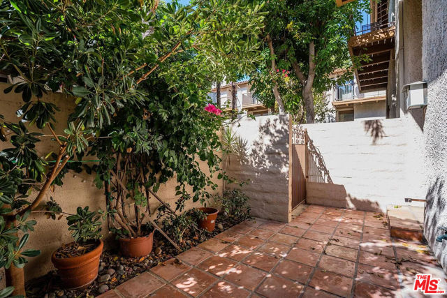 23471 Park Sorrento, Calabasas CA: https://media.crmls.org/mediaz/82e7ab0d-e42f-4bc0-9874-a425cccb6a7a.jpg