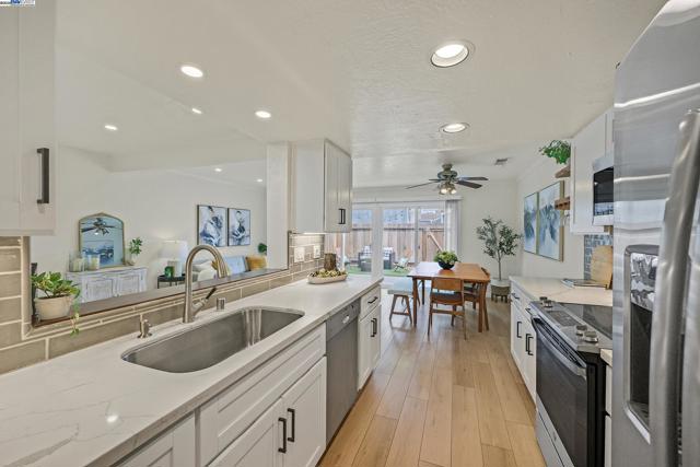 992 Del Norte Dr, Livermore CA: https://media.crmls.org/mediaz/82e7bf10-beca-43ab-8265-171651abc619.jpg