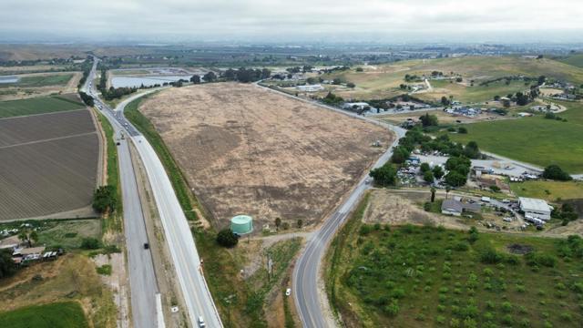 3510 San Juan Hollister Road, Hollister CA: https://media.crmls.org/mediaz/82e81020-b5ee-4c32-9e11-b3e7e556a79a.jpg