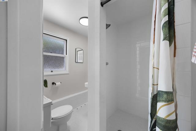 1748 Wesley Ave, El Cerrito CA: https://media.crmls.org/mediaz/82e82c3e-e265-4bc5-a24a-df389adc9a71.jpg