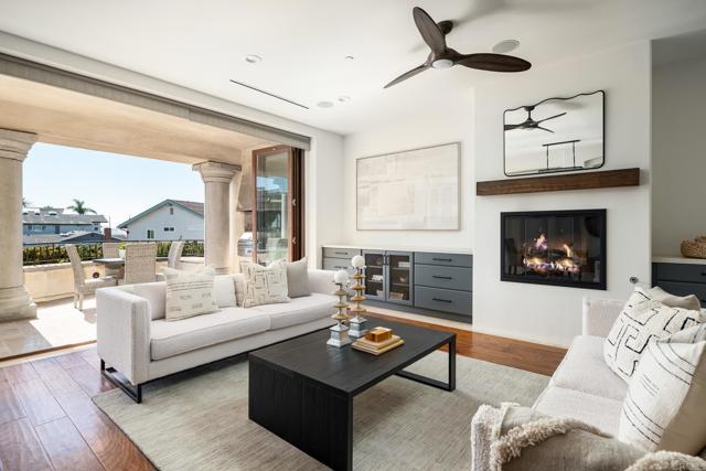 238 Date Ave, Carlsbad CA: https://media.crmls.org/mediaz/82e850ba-9029-41f3-8356-57ed0ee52953.jpg
