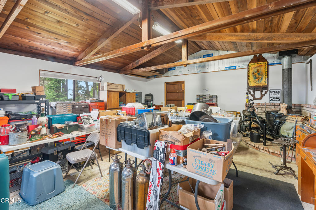 https://media.crmls.org/mediaz/82e8632b-54eb-49d7-8d25-089ef12c25b1.jpg?preset=X-Large