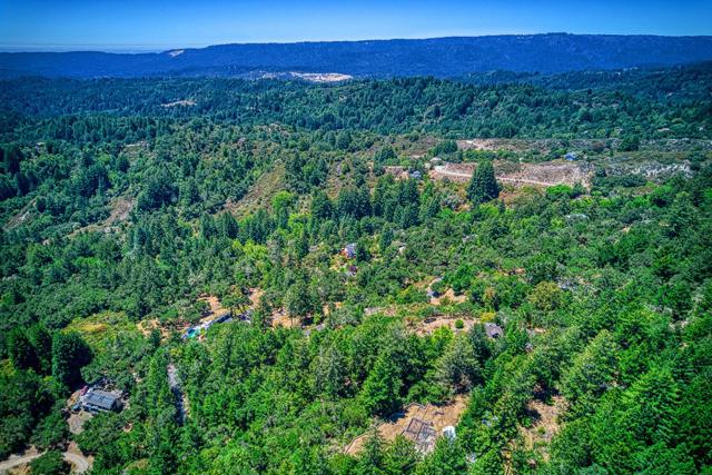 1374 Weston Ridge Road, Scotts Valley CA: https://media.crmls.org/mediaz/82e86437-02fe-4ef8-886c-8d3e0878decf.jpg