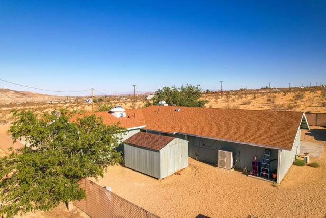 55540 Shannon Road, Landers CA: https://media.crmls.org/mediaz/82e87ca3-8303-41bc-b242-51bb37af8485.jpg
