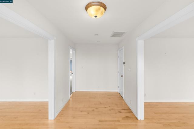 39 Anson Way, Kensington CA: https://media.crmls.org/mediaz/82e90eb4-f747-4455-9d99-04513e537674.jpg
