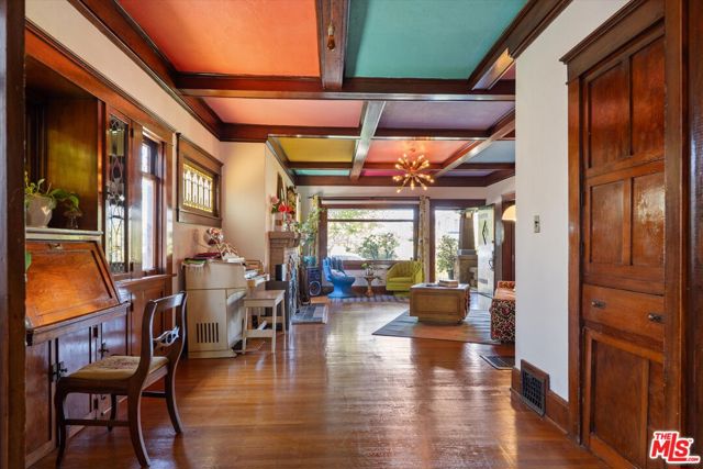 1654 5th Avenue, Los Angeles CA: https://media.crmls.org/mediaz/82ea0fed-81ea-453f-96a2-76a0bdc1c23f.jpg