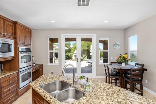 31662 Orange Blossom Ct, Valley Center CA: https://media.crmls.org/mediaz/82ea8b15-bbba-4df3-a1b5-221b8d0c3ae7.jpg